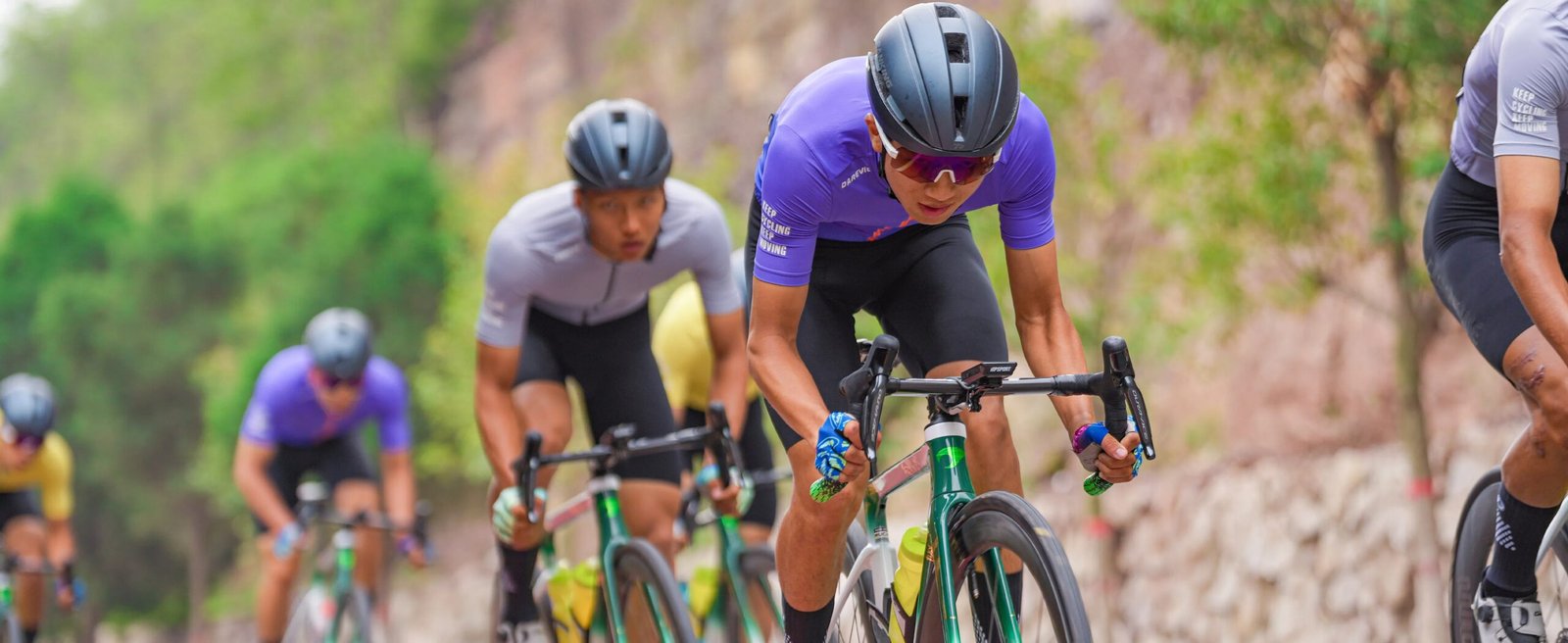 DAREVIE Cycling Bib Shorts Seamless 4.0 Italy ELASTIC-INTERFACE Pad Cycling Shorts Diamond Leg Gripper Men's Bretelelle Shorts