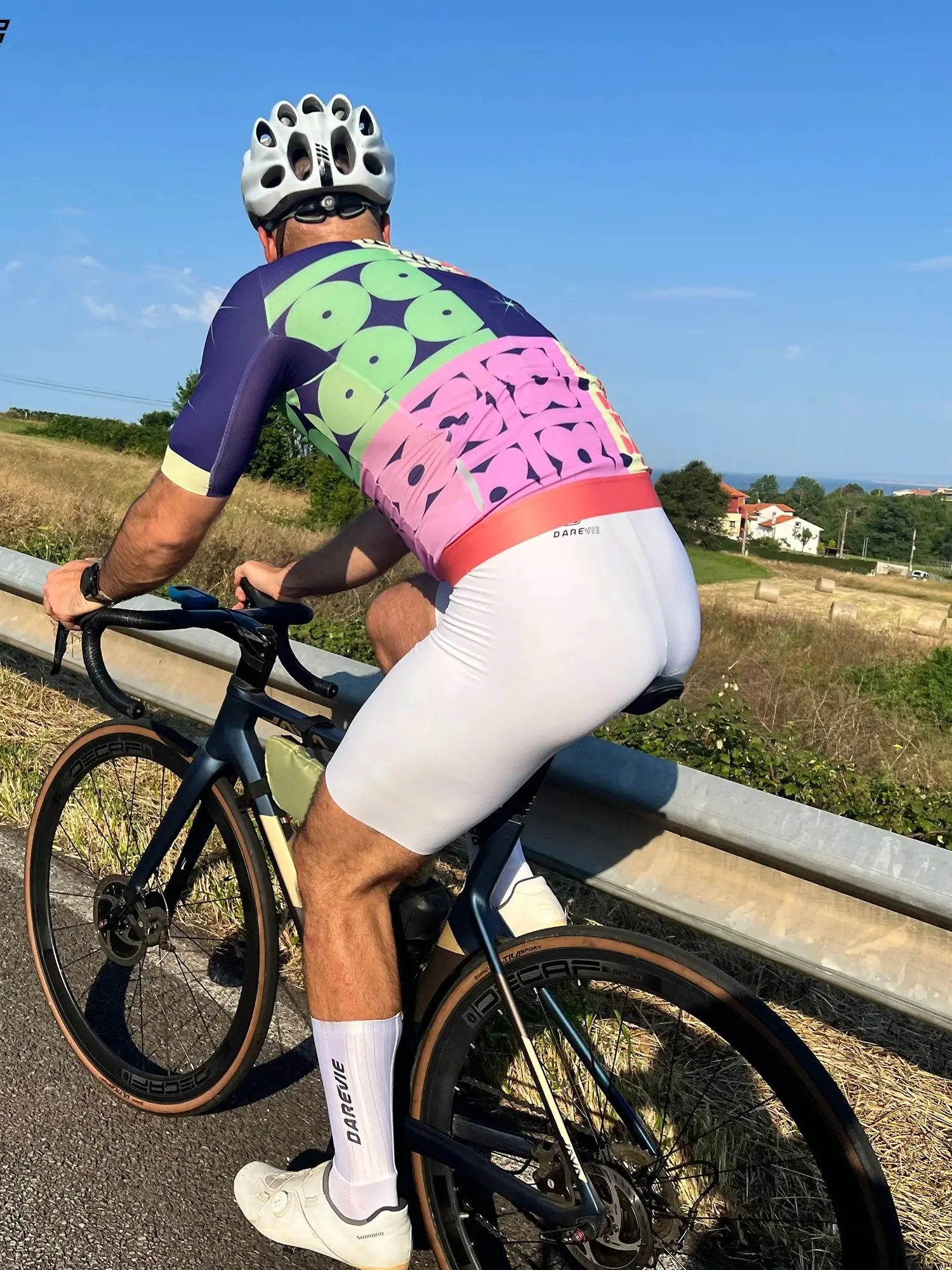 DAREVIE Men Cycling Shorts Seamless 2.0 90kg/m³ Pad Men's Cycling Tights MTB Road 7CM Non-Slip Bretelelle Men's Cycling Sets