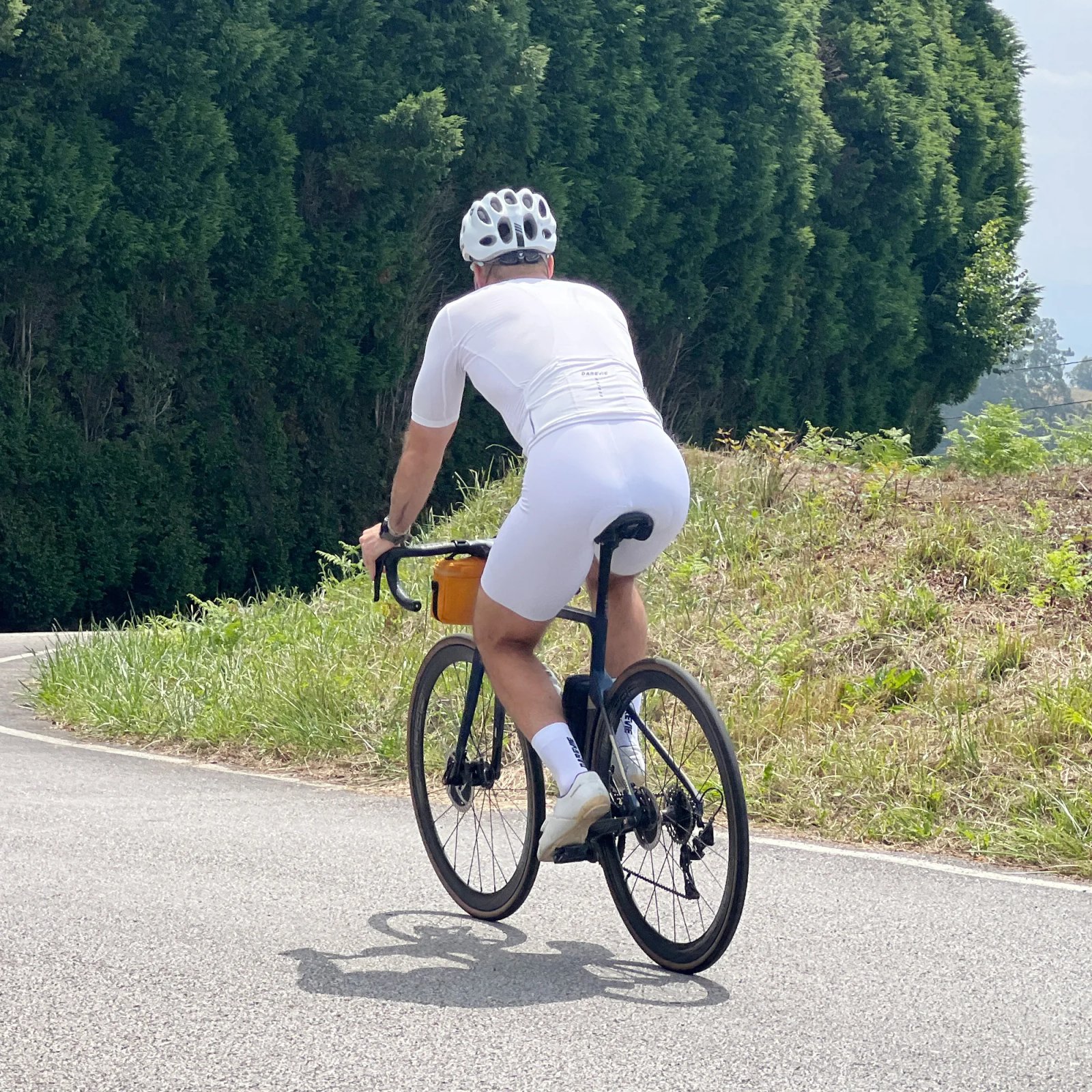 DAREVIE Men Cycling Shorts Seamless 2.0 90kg/m³ Pad Men's Cycling Tights MTB Road 7CM Non-Slip Bretelelle Men's Cycling Sets