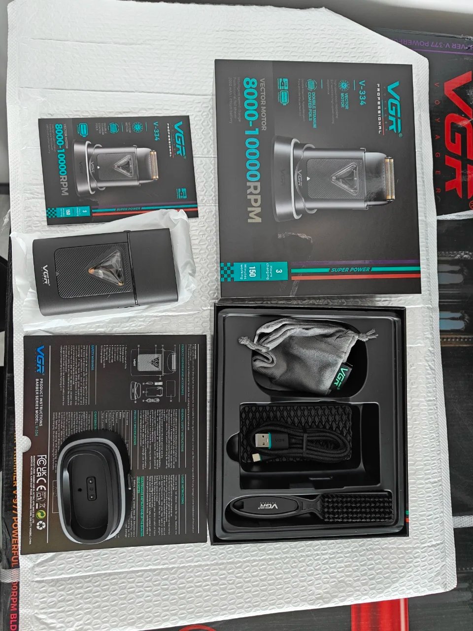 VGR Beard Trimmer Professional Shaver 9000 RPM Razor High Power Shaver Charging Base Shaver Electric Beard Trimmer Men V-334