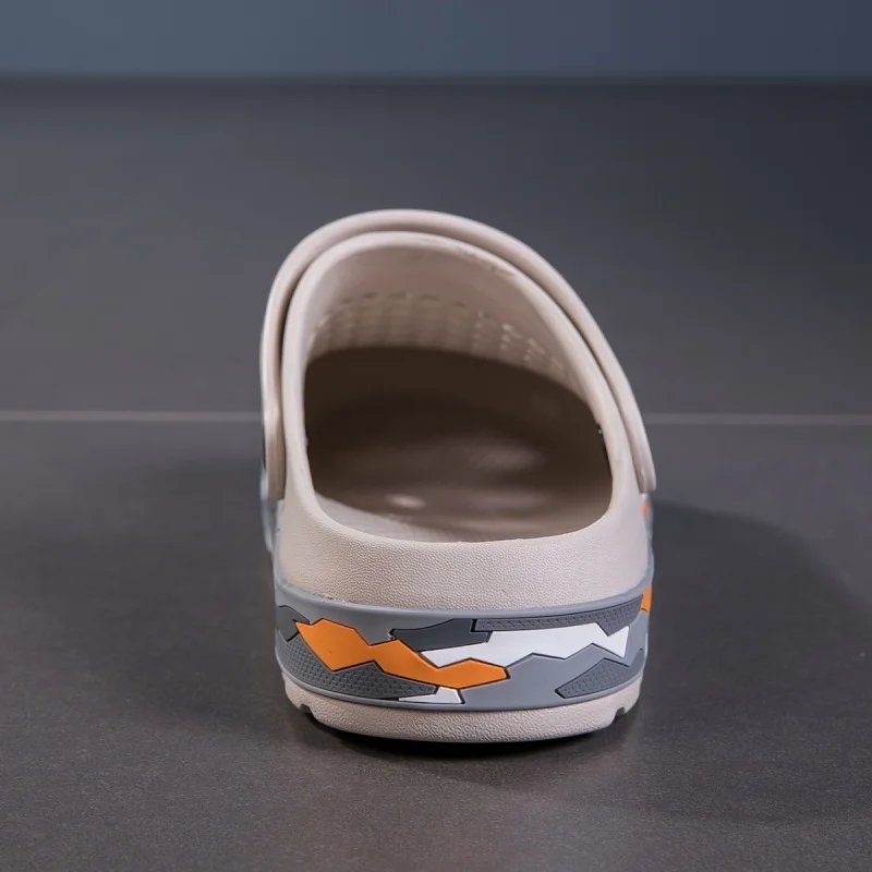 Mens Sandals Casual Summer Clogs for Men Breathable Soft EVA Garden Shoes Closed-toe Fashion Slippers for Men 2025 New Design