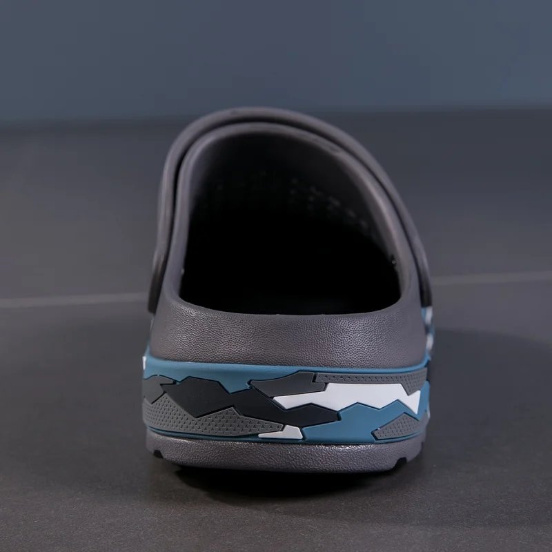 Mens Sandals Casual Summer Clogs for Men Breathable Soft EVA Garden Shoes Closed-toe Fashion Slippers for Men 2025 New Design