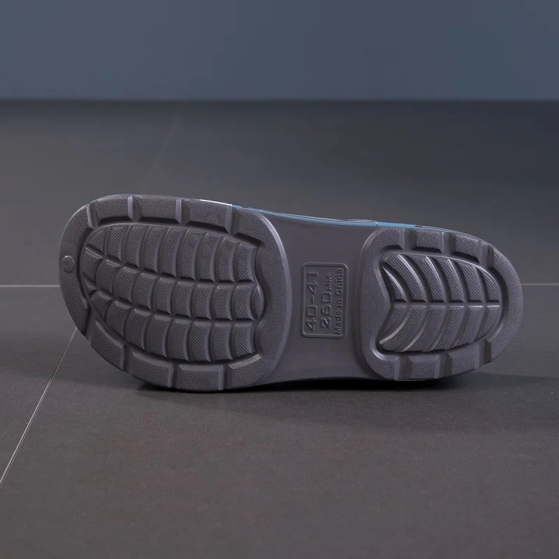 Mens Sandals Casual Summer Clogs for Men Breathable Soft EVA Garden Shoes Closed-toe Fashion Slippers for Men 2025 New Design