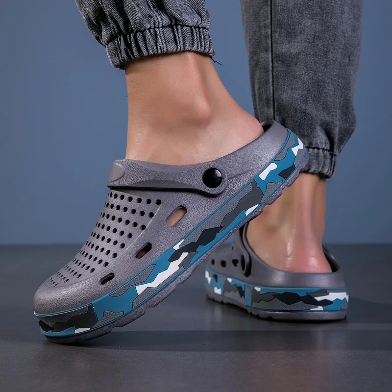 Mens Sandals Casual Summer Clogs for Men Breathable Soft EVA Garden Shoes Closed-toe Fashion Slippers for Men 2025 New Design