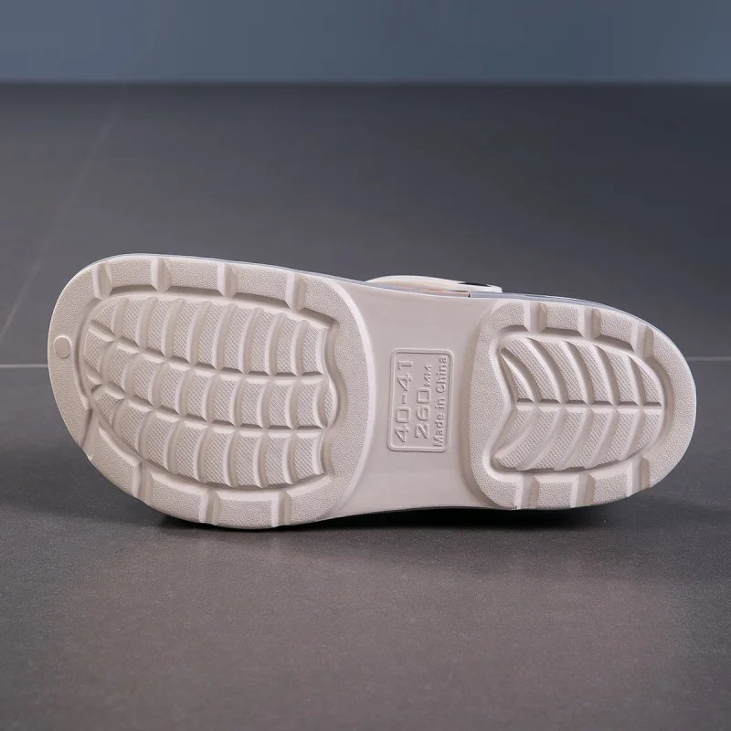 Mens Sandals Casual Summer Clogs for Men Breathable Soft EVA Garden Shoes Closed-toe Fashion Slippers for Men 2025 New Design