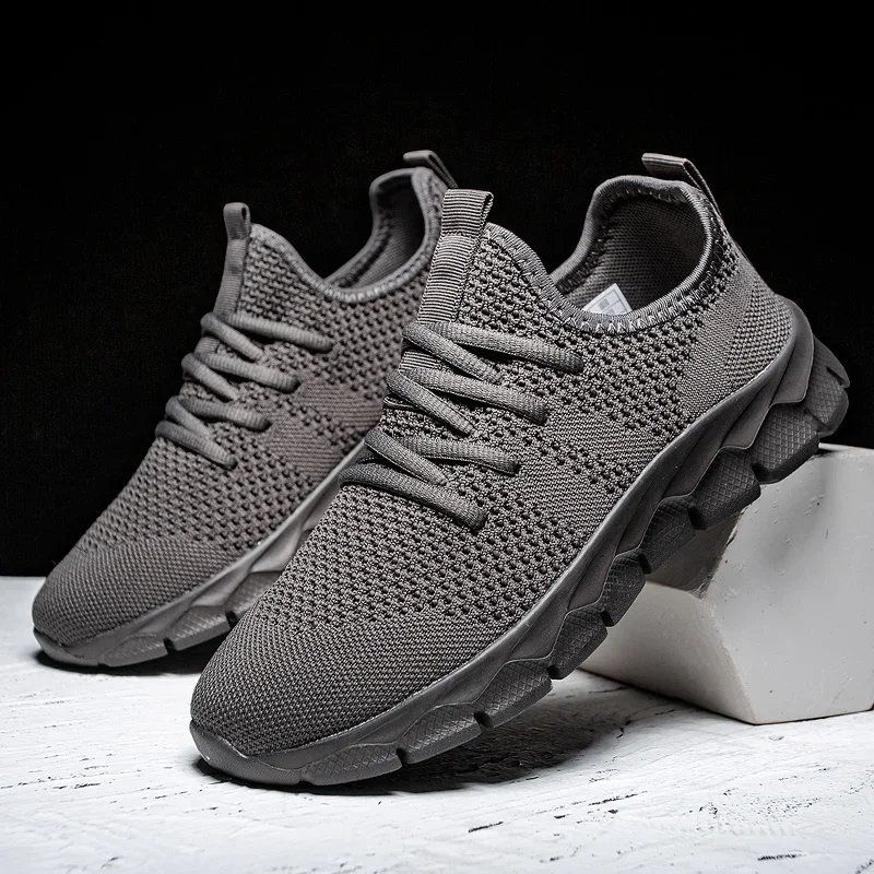 Men's casual sports shoes breathable summer light Soft sole comfort outdoor running shoes fashion student mesh plus size sneaker