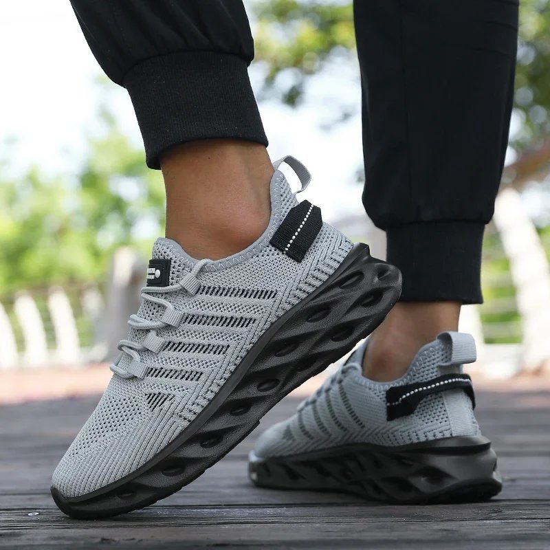 Men's Thick Soled Sports Shoes for Spring and Summer Women's Breathable and Shock-absorbing Fashionable Running Shoes Bare Foot